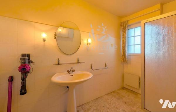 Belle maison de caractère - 4 chambres, bureau, garage - grand terrain de 3360 m2 - Exposition sud