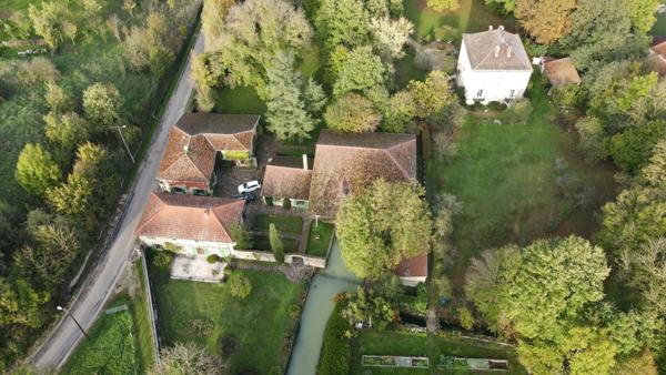Le Moulin de la Roche propriété de Charme sur 1,5 hectares au coeur de la Haute-Marne