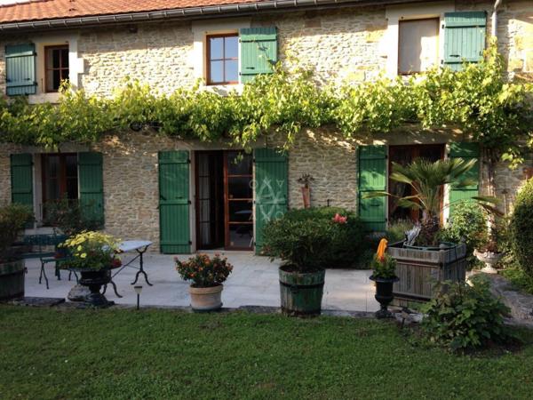 Le Moulin de la Roche propriété de Charme sur 1,5 hectares au coeur de la Haute-Marne