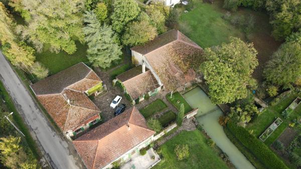 Le Moulin de la Roche propriété de Charme sur 1,5 hectares au coeur de la Haute-Marne