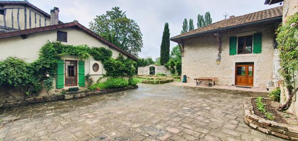 Le Moulin de la Roche propriété de Charme sur 1,5 hectares au coeur de la Haute-Marne
