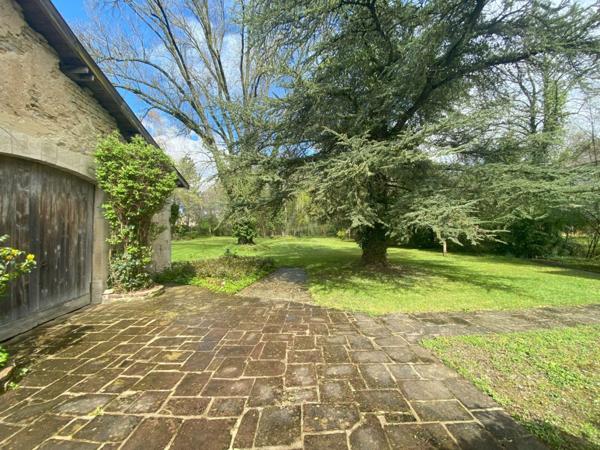 Le Moulin de la Roche propriété de Charme sur 1,5 hectares au coeur de la Haute-Marne