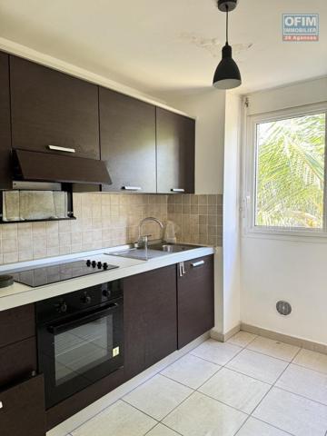 A louer ce bel appartement de type F2 sur la résidence INAIS à Sainte Clotilde.