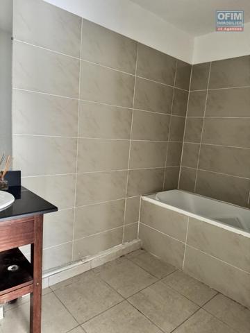 A louer ce bel appartement de type F2 sur la résidence INAIS à Sainte Clotilde.