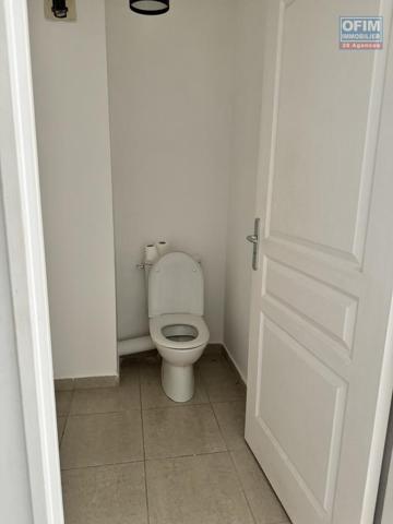 A louer ce bel appartement de type F2 sur la résidence INAIS à Sainte Clotilde.