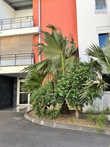 A louer ce bel appartement de type F2 sur la résidence INAIS à Sainte Clotilde.
