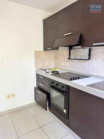 A louer ce bel appartement de type F2 sur la résidence INAIS à Sainte Clotilde.