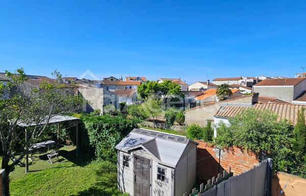 Maison de ville avec grande cour plein sud