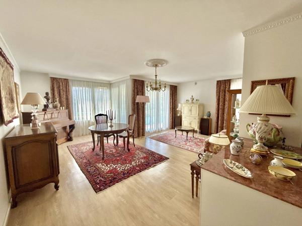 Superbe T4 lumineux avec triple exposition – Chambéry (5ᵉ étage)