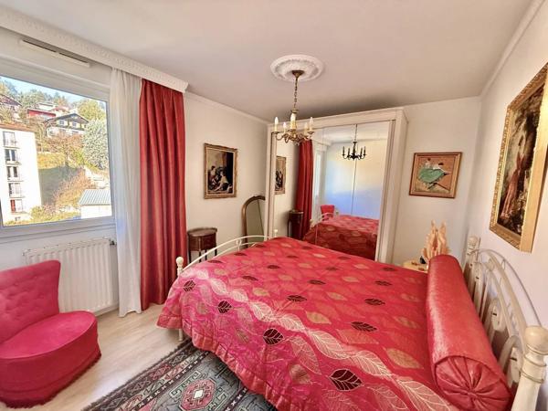 Superbe T4 lumineux avec triple exposition – Chambéry (5ᵉ étage)