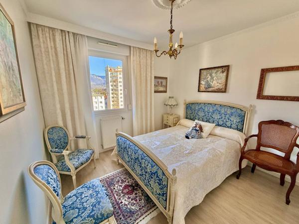 Superbe T4 lumineux avec triple exposition – Chambéry (5ᵉ étage)