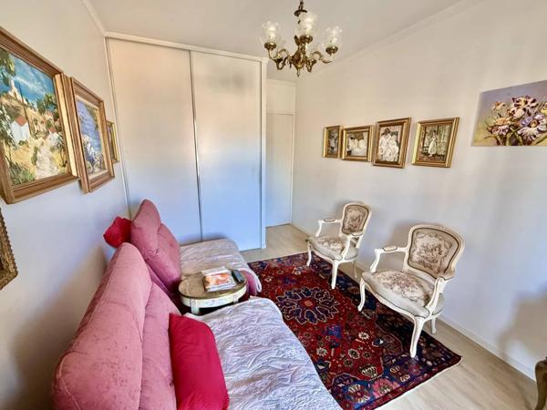 Superbe T4 lumineux avec triple exposition – Chambéry (5ᵉ étage)