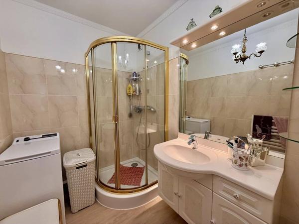 Superbe T4 lumineux avec triple exposition – Chambéry (5ᵉ étage)