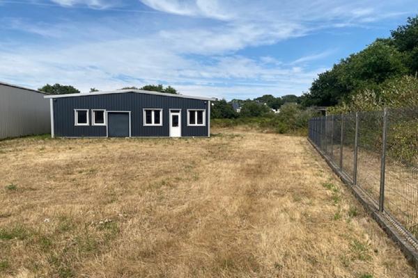 Terrain de 2747 m 2 MUZILLAC avec Bâtiment industriel 415 m2