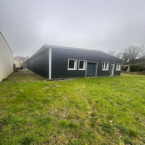 Terrain de 2747 m 2 MUZILLAC avec Bâtiment industriel 415 m2