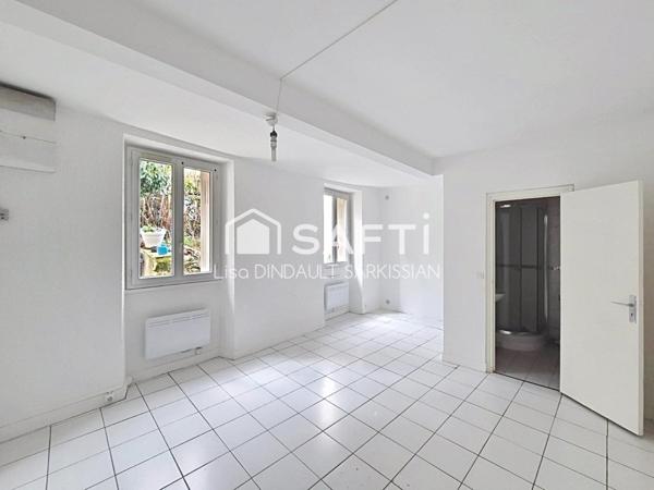 Grand studio au pied du RER C Meudon Val Fleury