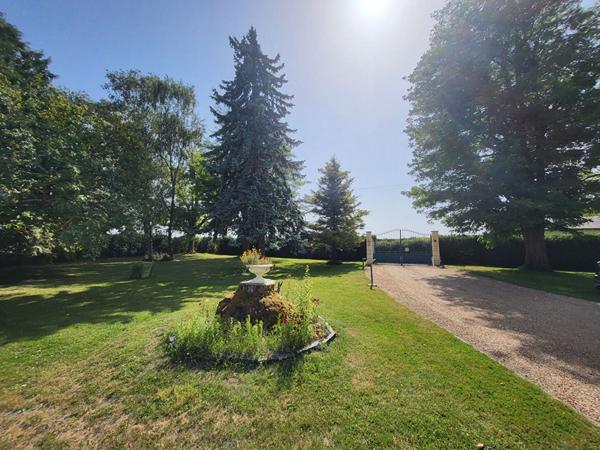 À VENDRE ! Propriété de charme Vernantes !