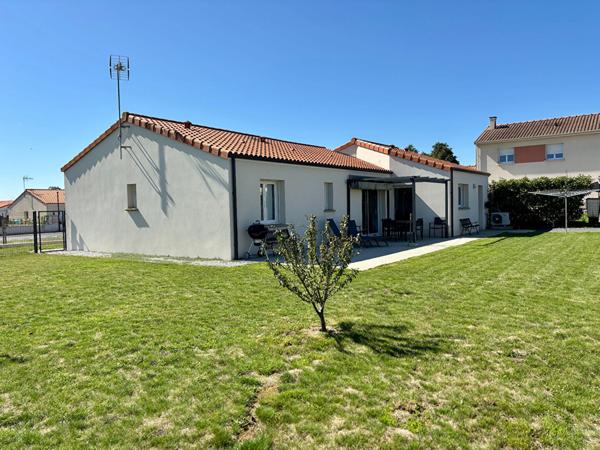 Chemillé - Maison de 2018 avec jardin et garage - au calme - proche commodités.