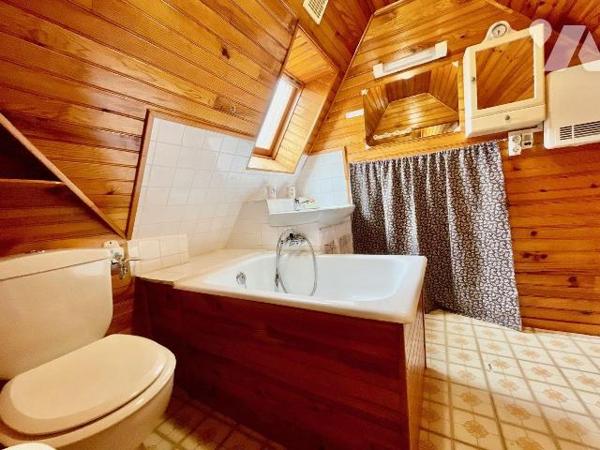 Trégastel Bourg  (22730) 
Bel ensemble immobilier composé de deux maisons en pierre.
La maiso...