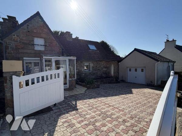 Trégastel Bourg  (22730) 
Bel ensemble immobilier composé de deux maisons en pierre.
La maiso...