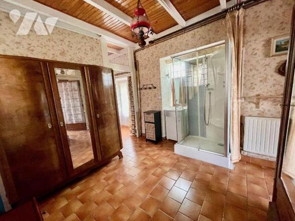 Trégastel Bourg  (22730) 
Bel ensemble immobilier composé de deux maisons en pierre.
La maiso...