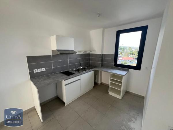 Appartement à louer 2 pièces 55.9m² Le Tampon (97430)