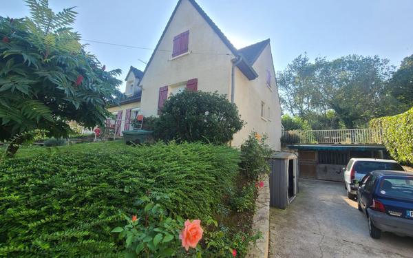 Maison à vendre    6 pièces • 1 346 m2 Brasles