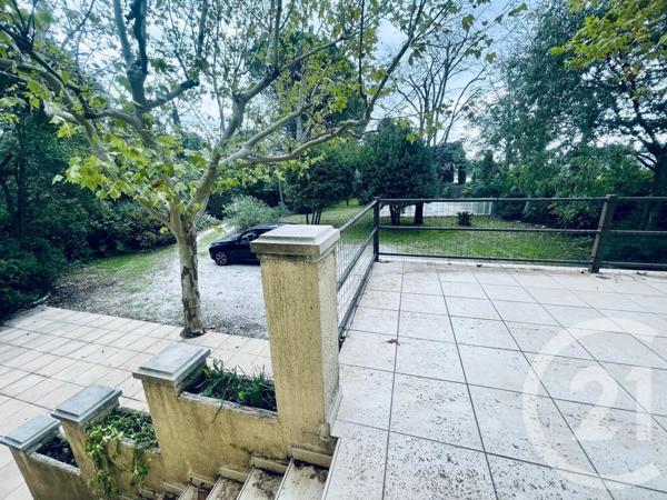 Maison à vendre  9 pièces - 256 m2 VILLENEUVE LES AVIGNON - 30