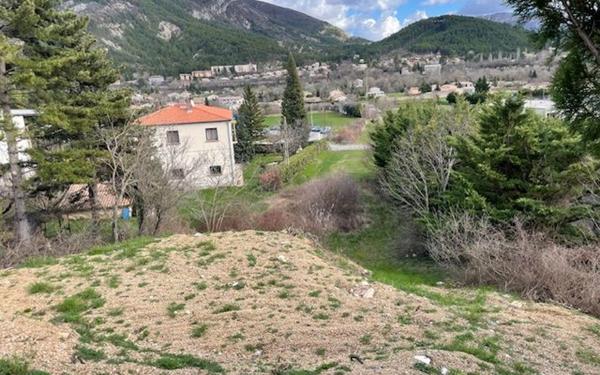 Terrain à vendre    Serres