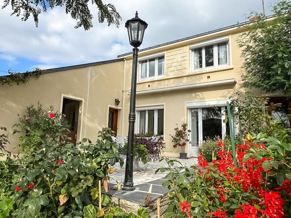 A VENDRE Maison 110m2- 3 Chambres- dont 1 en rez-de-chaussée-Les ponts de cé- Terrain de 900m2