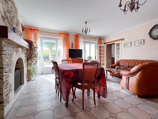 A VENDRE Maison 110m2- 3 Chambres- dont 1 en rez-de-chaussée-Les ponts de cé- Terrain de 900m2