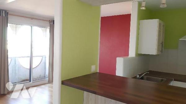 A vendre Rennes T1bis, Rue de Brest, T1bis de 31.21 m² comprenant : Entrée, belle pièce de 24.9...
