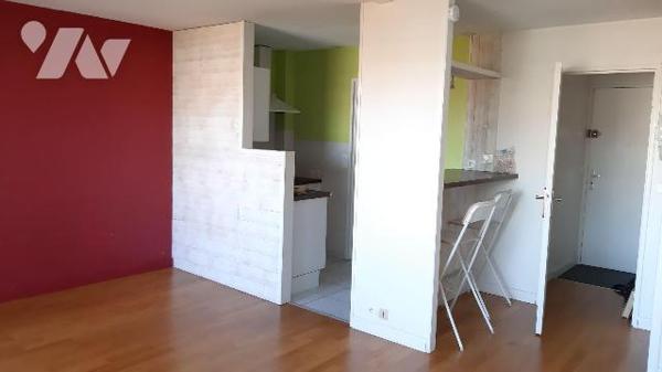 A vendre Rennes T1bis, Rue de Brest, T1bis de 31.21 m² comprenant : Entrée, belle pièce de 24.9...