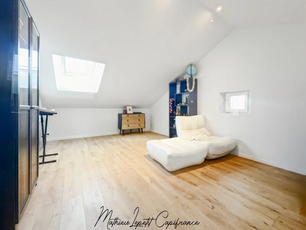 MAISON FAMILIALE ENTIÈREMENT RÉNOVÉE – VOLUMES GÉNÉREUX 7 PIECES PERIGUEUX (24)