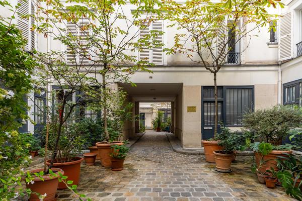 Duplex sous les toits, à deux pas du Canal Saint-Martin