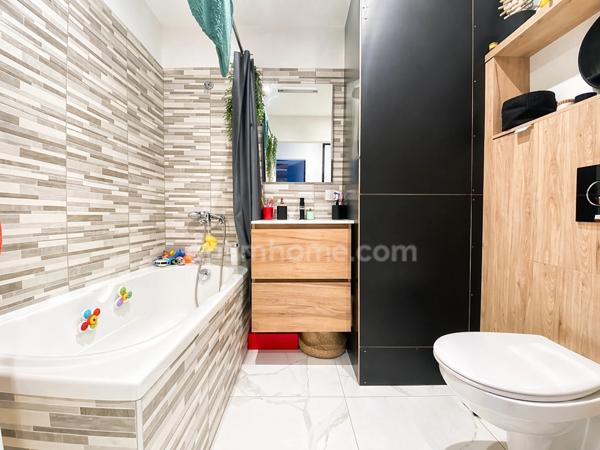 Appartement 3 pièces 62m2 avec loggia et cave à SETE (34)