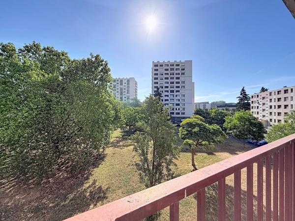 Appartement
         5 pièces
        - 90 m² 199 900 € *