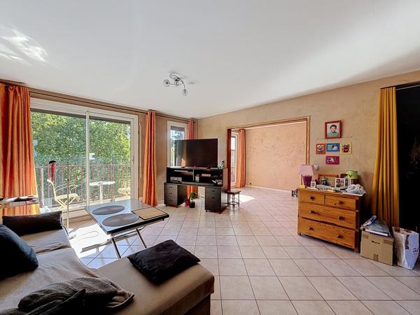 Appartement
         5 pièces
        - 90 m² 199 900 € *