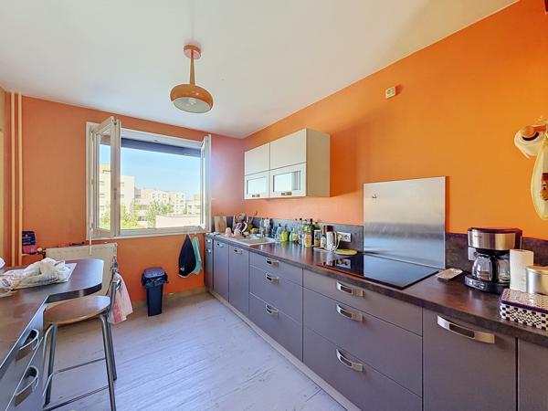 Appartement
         5 pièces
        - 90 m² 199 900 € *