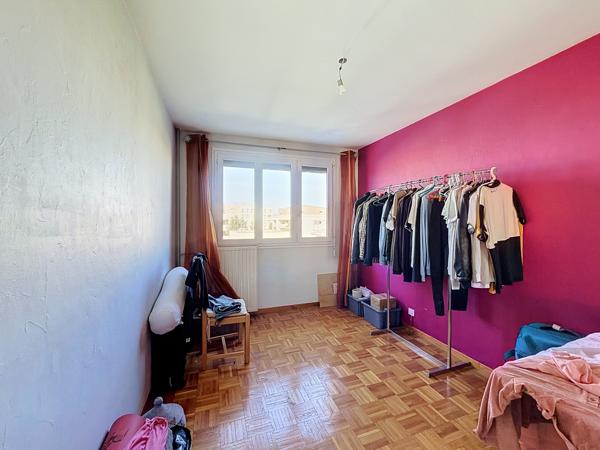 Appartement
         5 pièces
        - 90 m² 199 900 € *