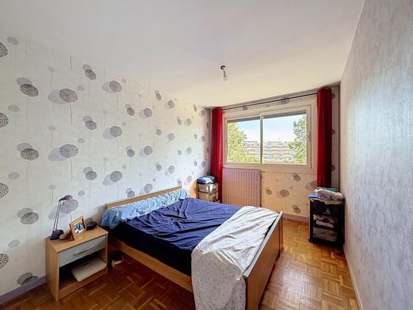 Appartement
         5 pièces
        - 90 m² 199 900 € *