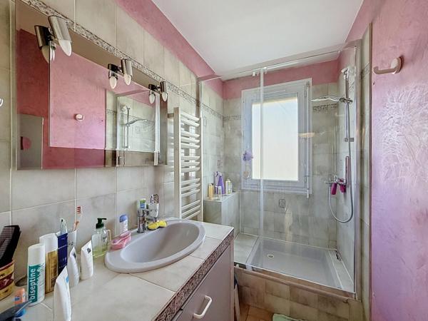 Appartement
         5 pièces
        - 90 m² 199 900 € *