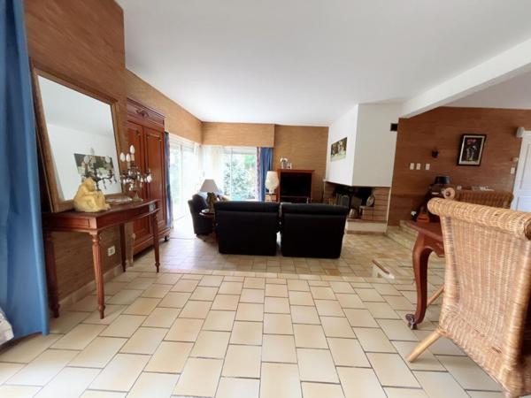 Charmante villa familiale de style Architecte de 184 m² sur un terrain 4 faces piscinable dans un secteur très calme