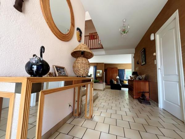 Charmante villa familiale de style Architecte de 184 m² sur un terrain 4 faces piscinable dans un secteur très calme