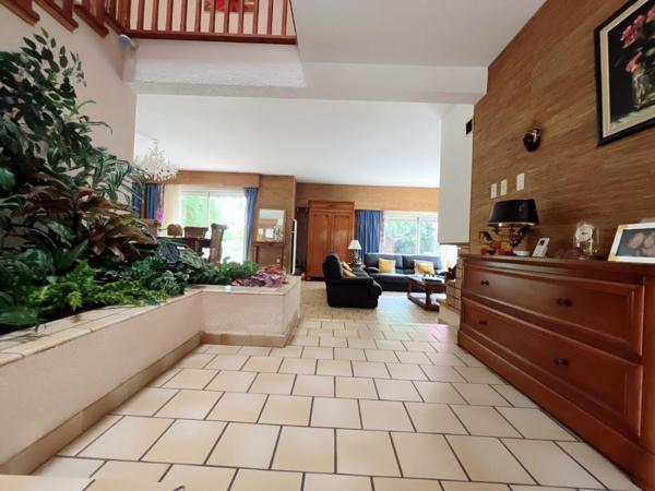 Charmante villa familiale de style Architecte de 184 m² sur un terrain 4 faces piscinable dans un secteur très calme