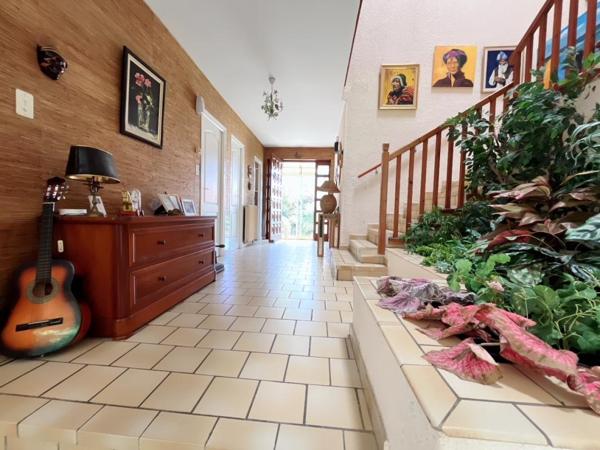 Charmante villa familiale de style Architecte de 184 m² sur un terrain 4 faces piscinable dans un secteur très calme