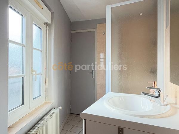 Vente
                Maison45,69 m² - 3 Pièces -
                    LAVAL (53000)