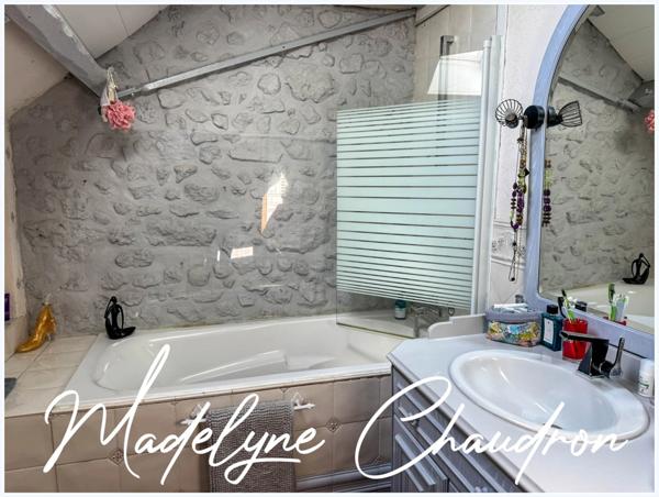 Maison ancienne rénovée avec jardin et dépendances – Centre de Cerny