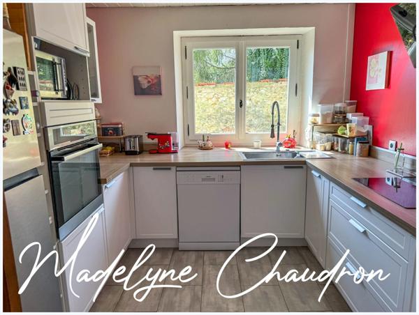 Maison ancienne rénovée avec jardin et dépendances – Centre de Cerny