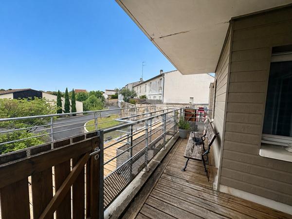 Appartement 3 pièces à vendre à Saintes avec vue sur la Charente